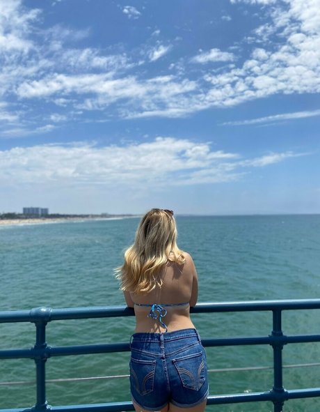 bbygirldess model hot photos