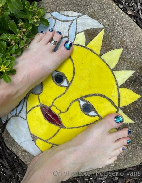 queenofvans model erotic pics