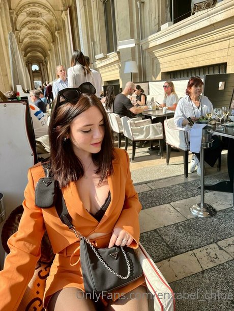 hooters onlyfans hot image