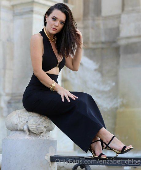 enzabel chloe naked model gallery