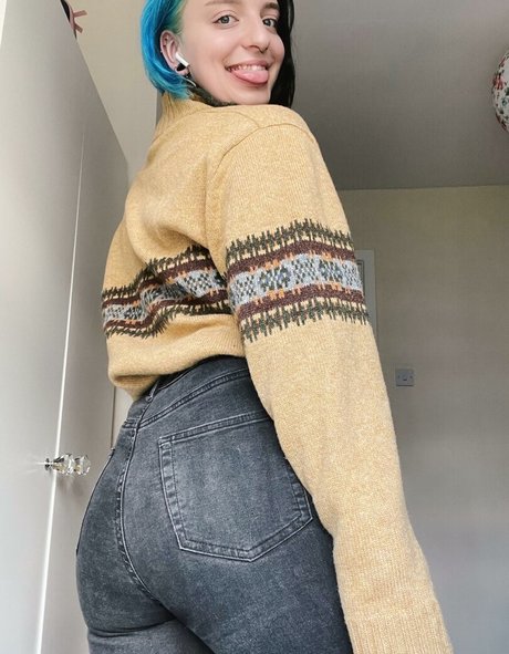 Phoebe mae naked model picture