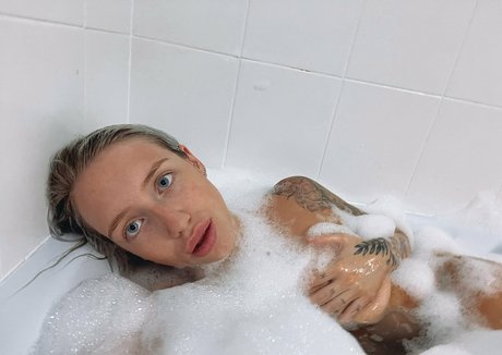 Emily Paul perfect actress galleries