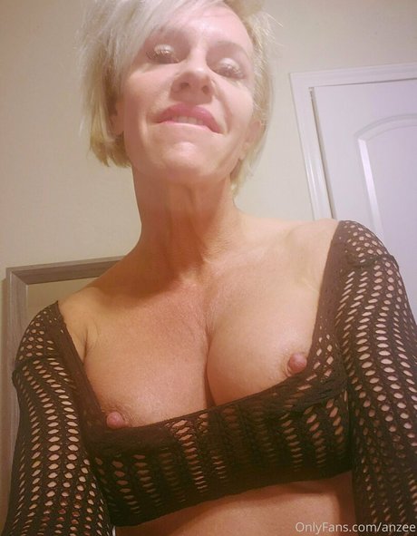 anzee hot model photo