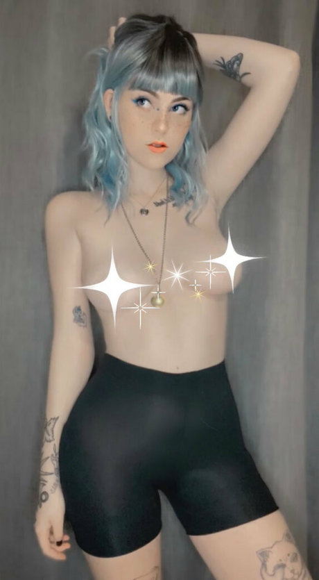 couldntbecleo model art gallery