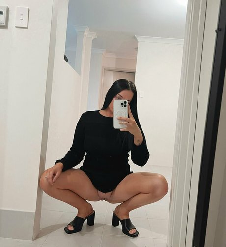 itssashavalentine model sexy images