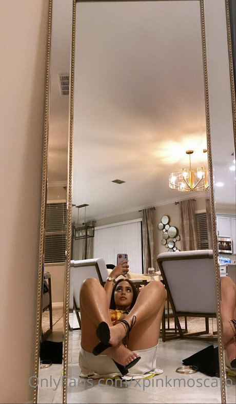 ninaa eve naked model pic