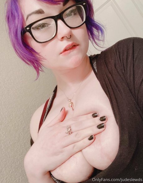 GothTamago star free pic