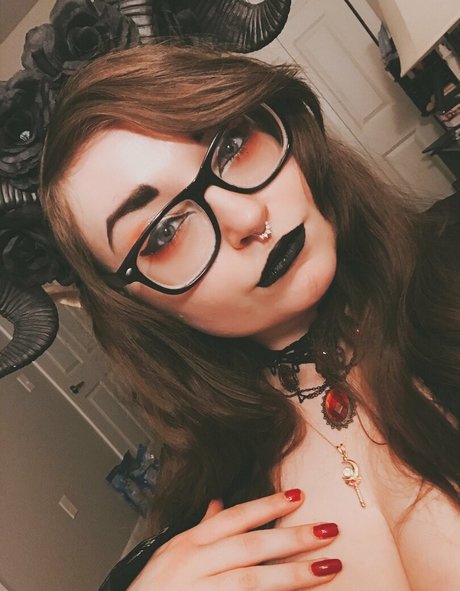 GothTamago art star pic