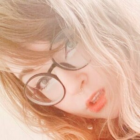 GothTamago hd actress pictures