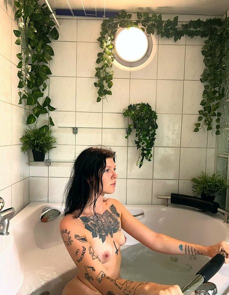 liittle1 star naked image