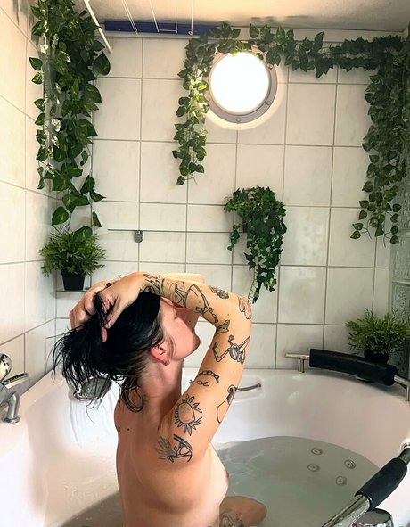 liittle1 pornstar erotic pics