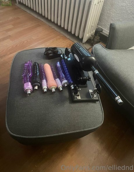 EllieDND exclusive model image