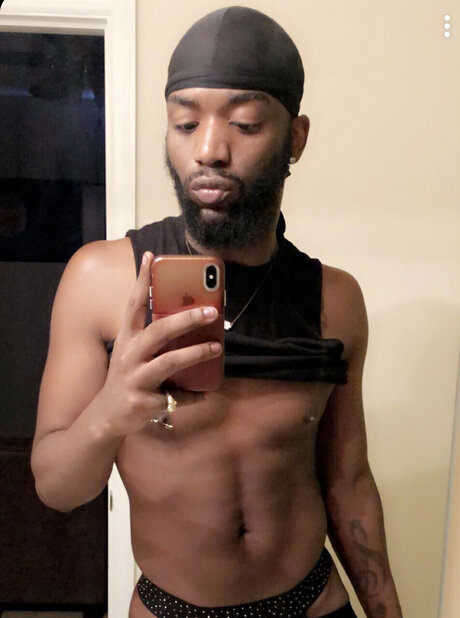 DjayeHenni nice actress pics