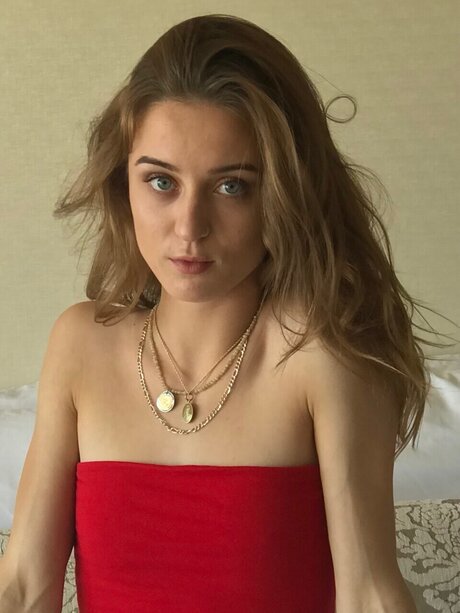 CharliLowe18 porn model img