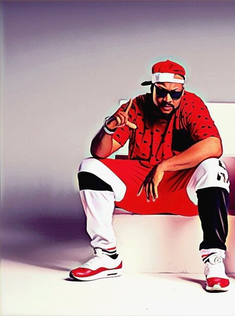 C Strong Bloodline model nice photos