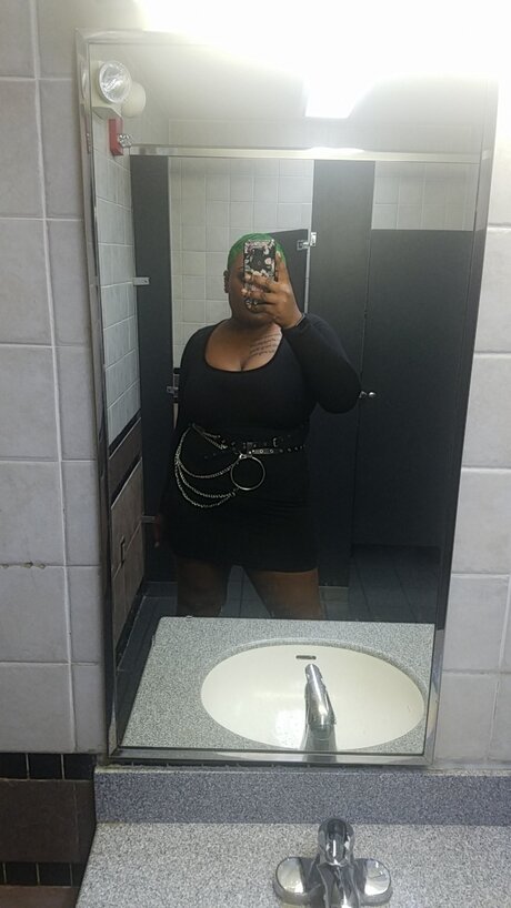 Uhhkierra star pornographic image