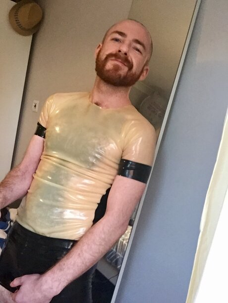 Hairyrubbercub nice pornstar image