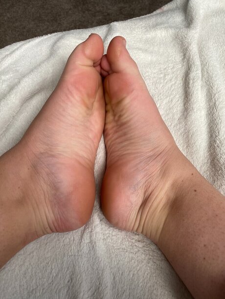 SpunkOnMyFeet adult actress galleries