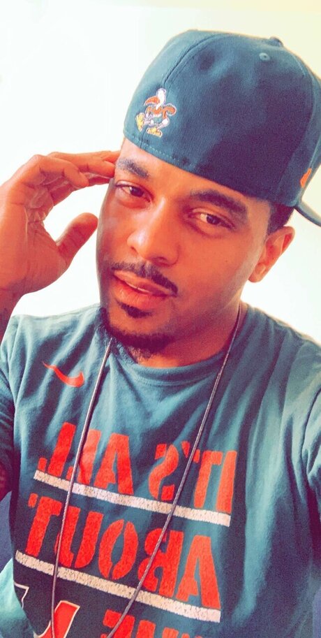 SGT Dutchie model pornographic pictures