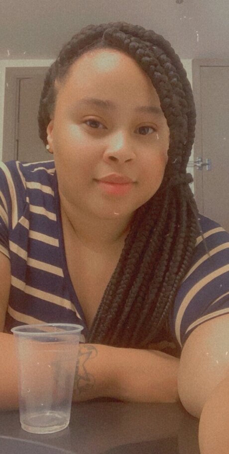 _d r_ erotic pornstar pic