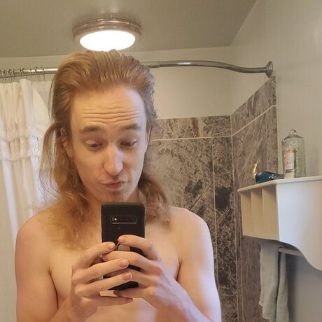 Kinky stoner guy art model img