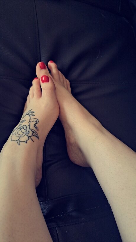 Feeetiess xxx star photo