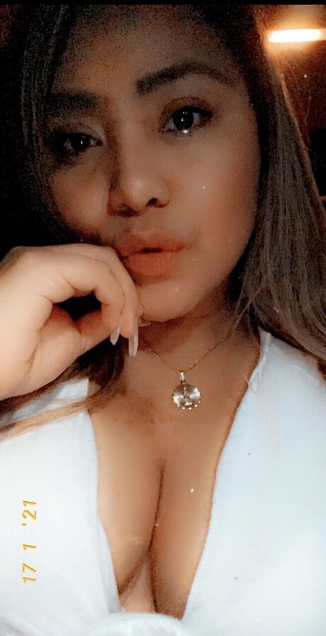 Issaabae model xxx photo