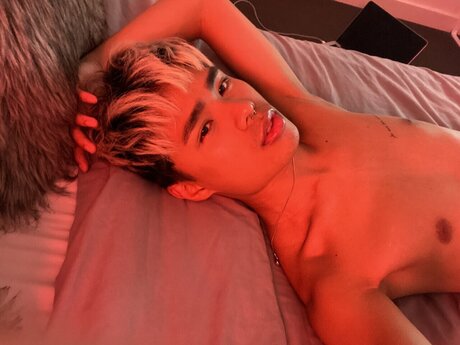 poch model pretty archive