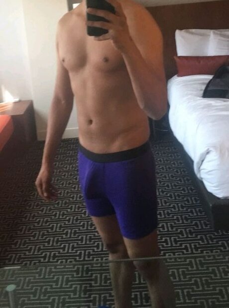 theguynextd00r star nude img