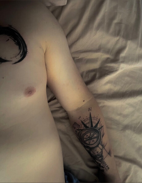 aalone26 sex model pic