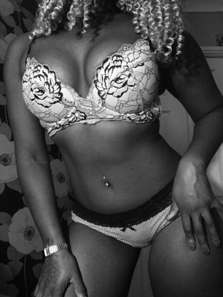 Lusciouscurves nudes model pictures