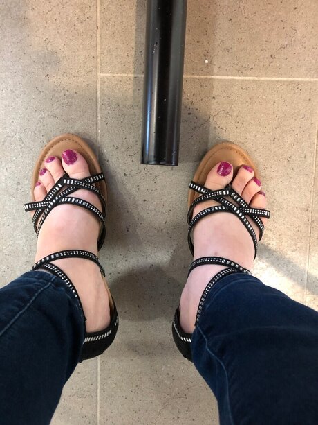 Mommiesfeets pornographic model pic