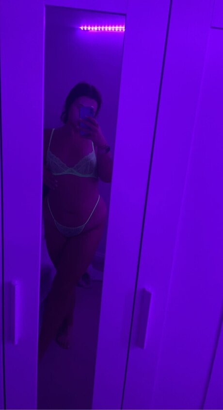 Emily Rich art model image