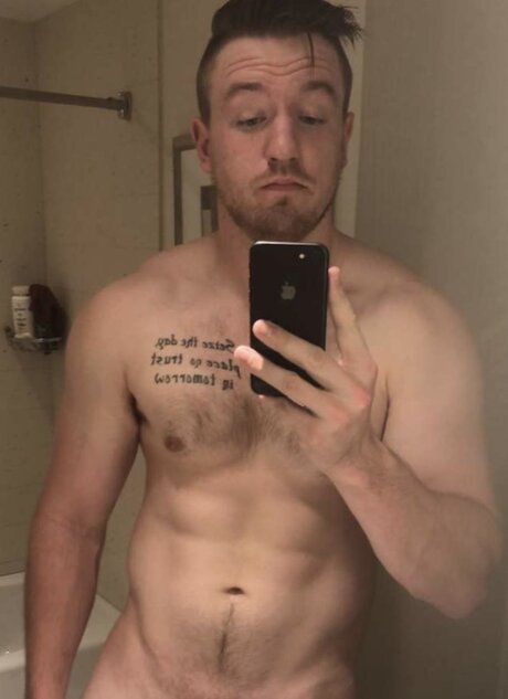 Harold Truist star naked picture