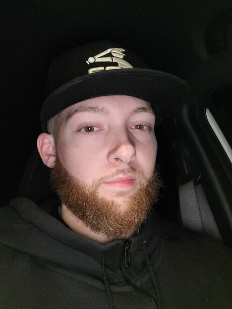 Tieler Neumann model hot picture