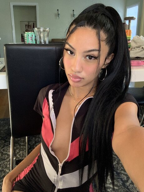 Sweetii model hd photo