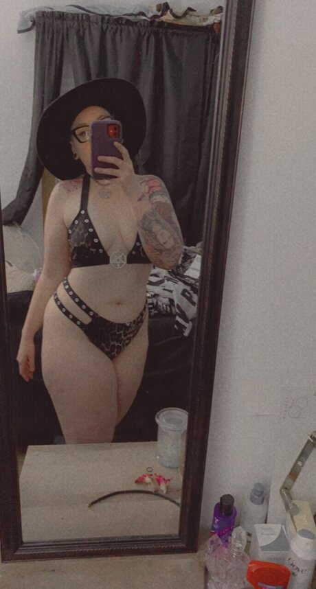 dummithiqbish94 model pornographic archive