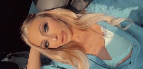 IrisBae exclusive model photo