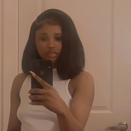 The MilanEffect model nude image