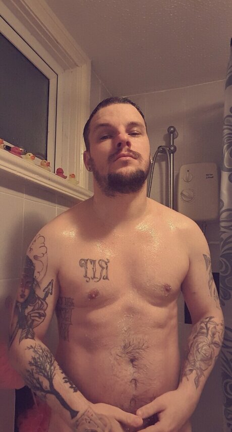 AJ Carr beautiful actress img