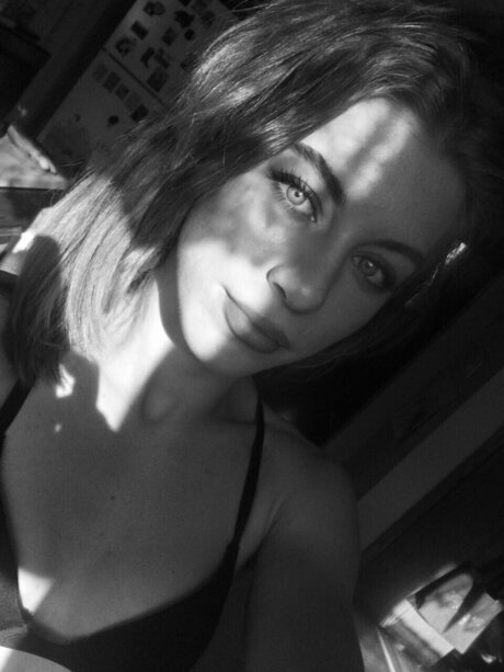 Delicatefckingfl0wer nudes model photo