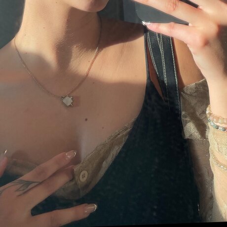 NaomieAnomie pretty model picture