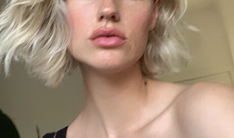 Garbag_ model exclusive pics