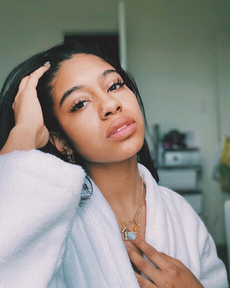 Yamz the tarot reader nice model images