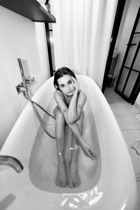 andonlyvee pretty model photos