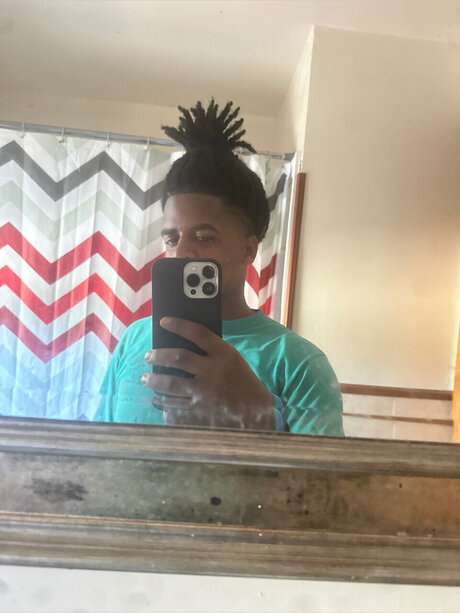 Von_ exclusive model picture