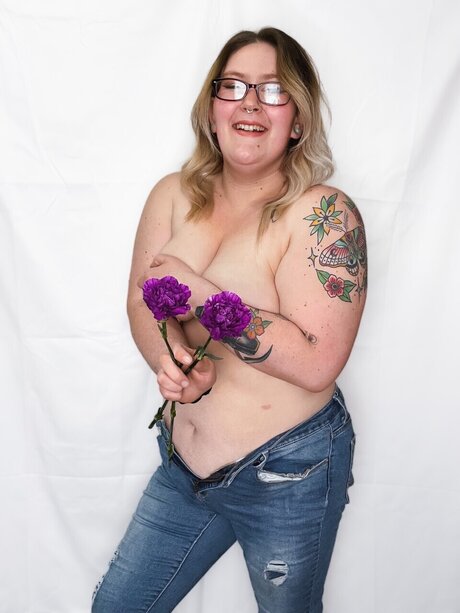 Sinfull Play pretty model photo