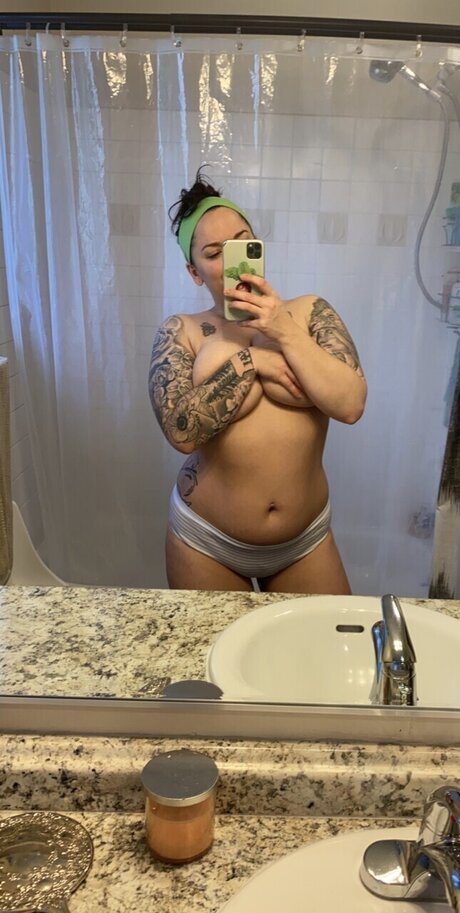 Arya666 pornographic actress img