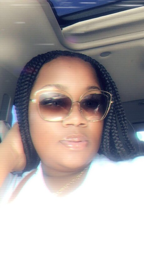 shania curtis art model image