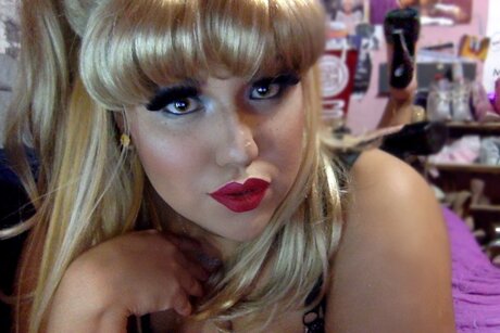 Belle Roman erotic actress img